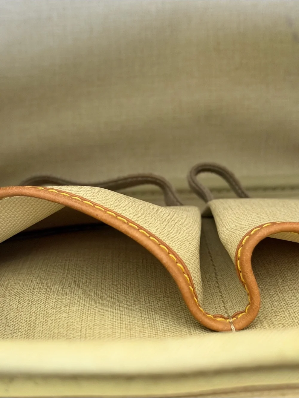 Authentic Louis Vuitton Monogram Deauville
Handbag w/ COA - Picture 10 of 16